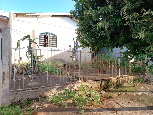 LOTE DE TERRAS SOB Nº 23, DA QUADRA Nº 43, COM A ÁREA DE 200,00M² - RUA RAUL CORADI, 369, localizado em Londrina - PR