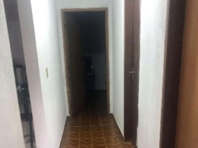 Casa com 6 quartos no Jardim Catuaí (foto 2 de 3)
