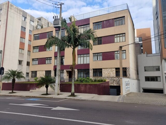 Lote 3303 vaga de garagem no 12, com a area construida global de 11,00 m2. cabendo-lhe uma fracao de 0,88% do solo e partes comuns