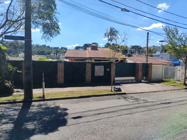 SOBRADO NA RUA CAPITAO JOSEPH PEREIRA QUEVEDO, 818, MERCES, CURITIBA/PR, localizado em Curitiba - PR, bairro Mercês