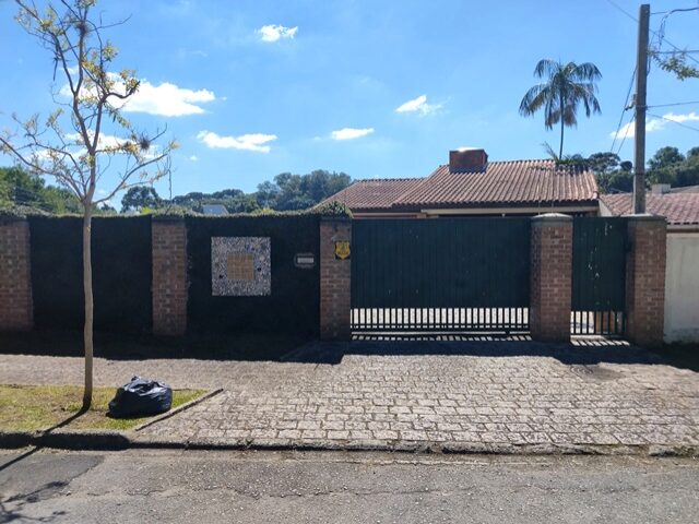 SOBRADO NA RUA CAPITAO JOSEPH PEREIRA QUEVEDO, 818, MERCES, CURITIBA/PR, localizado em Curitiba - PR, bairro Mercês