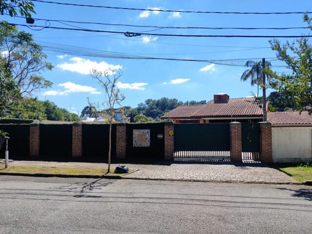 SOBRADO NA RUA CAPITAO JOSEPH PEREIRA QUEVEDO, 818, MERCES, CURITIBA/PR, localizado em Curitiba - PR, bairro Mercês