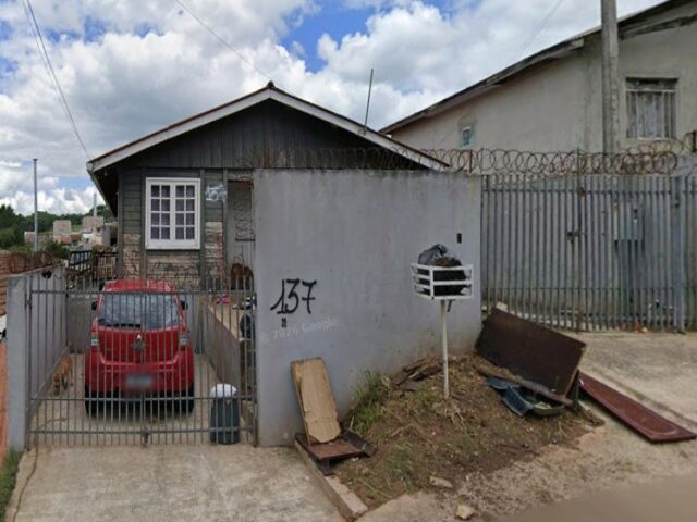 CASA COM 200M2 DE TERRENO EM VILA CAMPESI, CAMPO LARGO/PR, localizado em Campo Largo - PR, bairro Cristo Rei