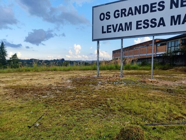 IMOVEL DE MATRICULA 48.244 DO 8O REGISTRO DE IMOVEIS DE CURITIBA/PR, DE PROPRIEDADE DO EXECUTADO IVO LUIZ BOSCHETTI E ES, localizado em Curitiba - PR, bairro Cidade Industrial