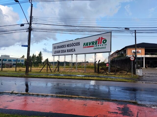 IMOVEL DE MATRICULA 48.244 DO 8O REGISTRO DE IMOVEIS DE CURITIBA/PR, DE PROPRIEDADE DO EXECUTADO IVO LUIZ BOSCHETTI E ES, localizado em Curitiba - PR, bairro Cidade Industrial