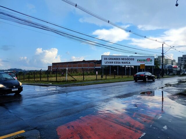 IMOVEL DE MATRICULA 48.244 DO 8O REGISTRO DE IMOVEIS DE CURITIBA/PR, DE PROPRIEDADE DO EXECUTADO IVO LUIZ BOSCHETTI E ES, localizado em Curitiba - PR, bairro Cidade Industrial