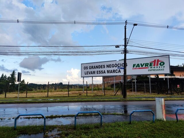 IMOVEL DE MATRICULA 48.244 DO 8O REGISTRO DE IMOVEIS DE CURITIBA/PR, DE PROPRIEDADE DO EXECUTADO IVO LUIZ BOSCHETTI E ES, localizado em Curitiba - PR, bairro Cidade Industrial