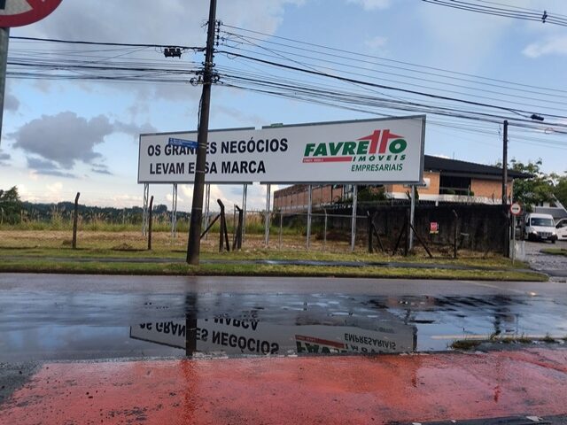 IMOVEL DE MATRICULA 48.244 DO 8O REGISTRO DE IMOVEIS DE CURITIBA/PR, DE PROPRIEDADE DO EXECUTADO IVO LUIZ BOSCHETTI E ES, localizado em Curitiba - PR, bairro Cidade Industrial